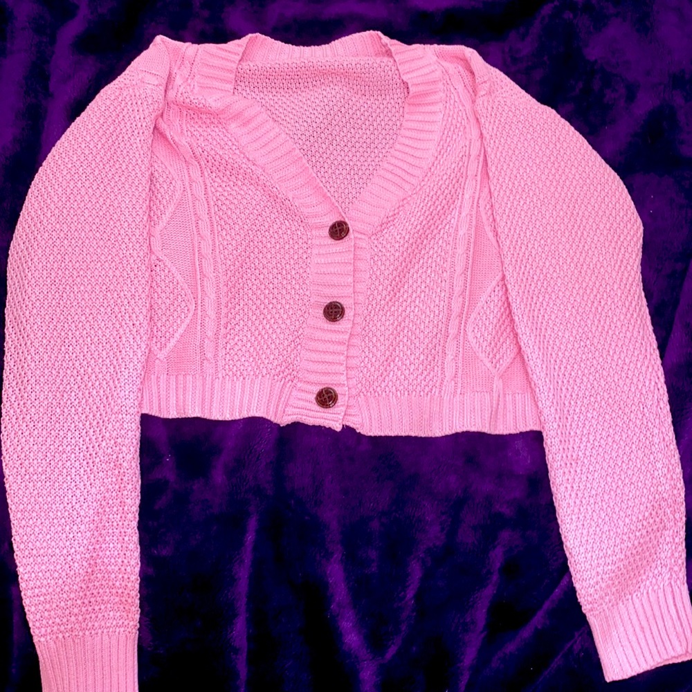 Sweater crop top, it’s loose